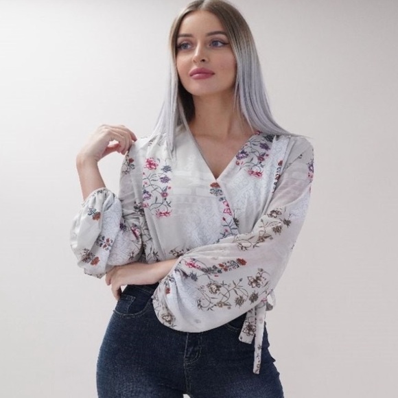 Cute Floral Bodysuit Blouse Long Wide Sleeve (NWT) - Picture 2 of 13